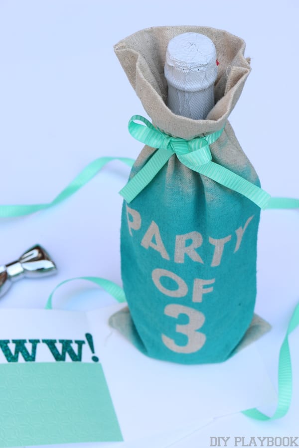 Simple DIY Gift for New Moms – Wine Tote Bag