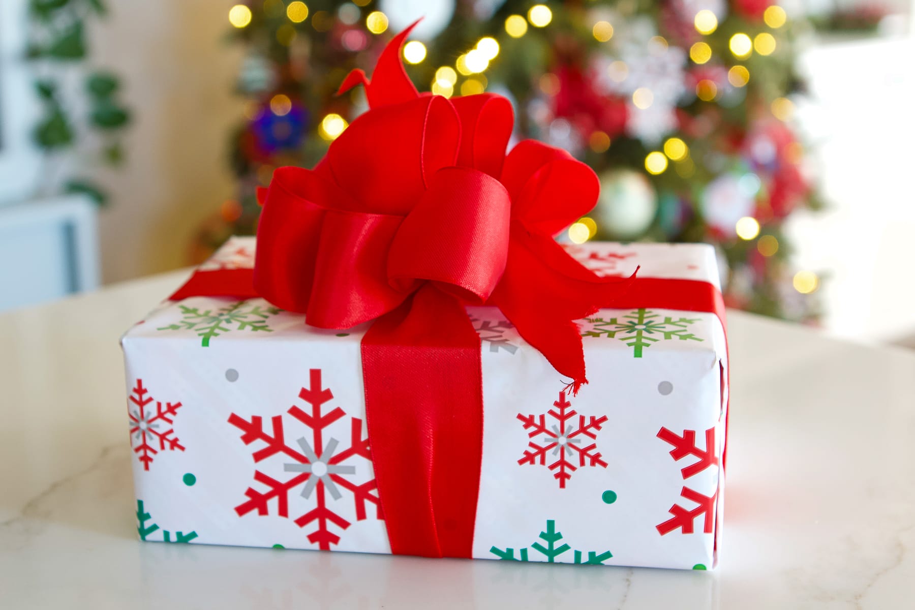 How to tie the perfect bow for gifts