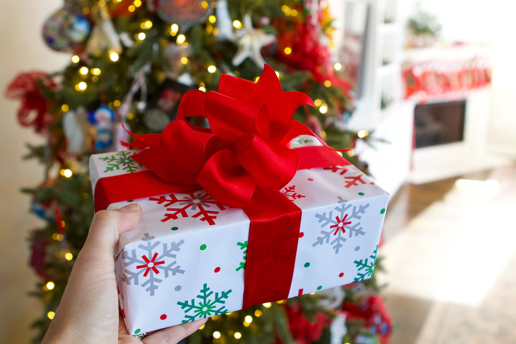 How to tie a bow for present