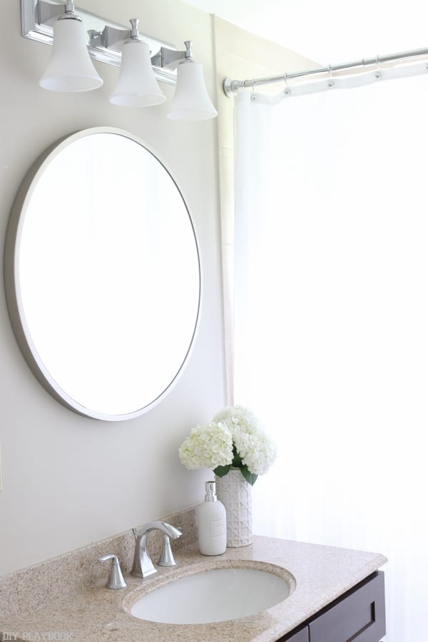 Choosing a round mirror for the bathroom