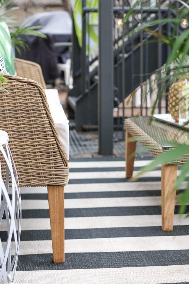 How to Paint an Outdoor Rug