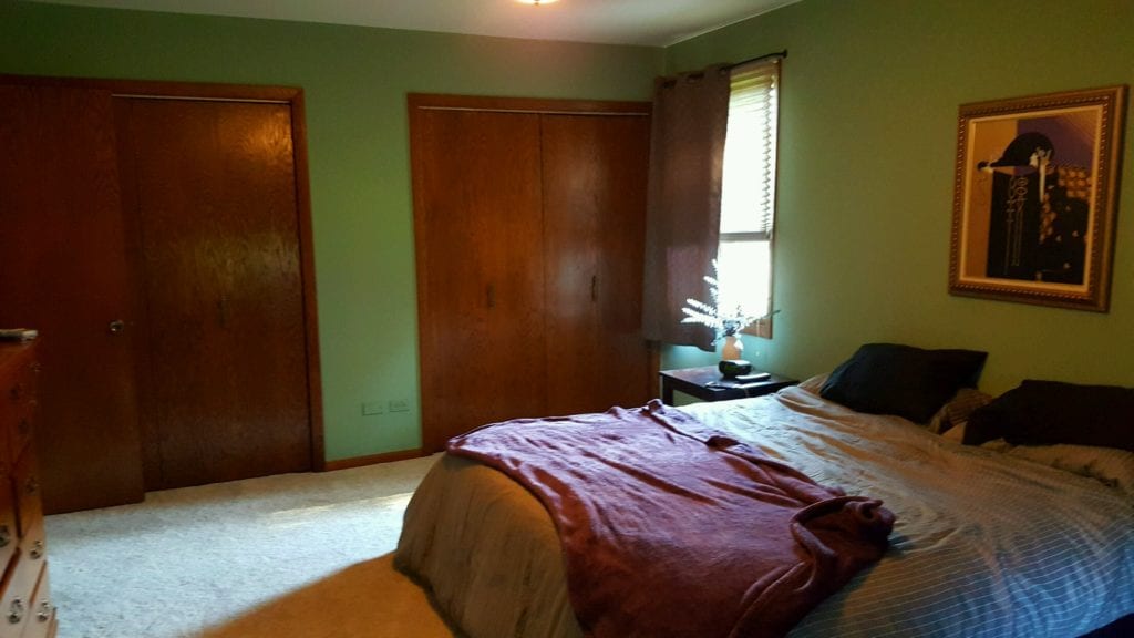 Another angle, the closet doors before