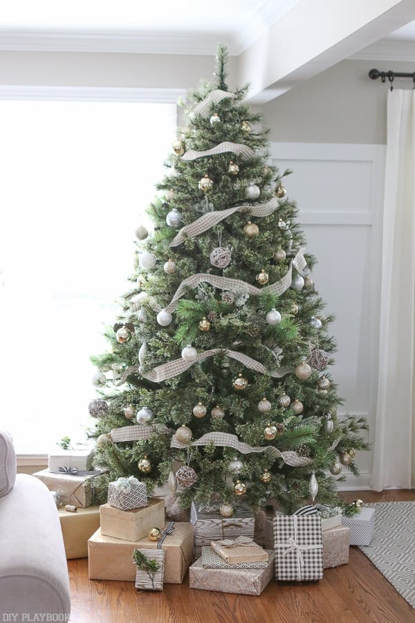 Neutral Christmas Tree | DIY Playbook