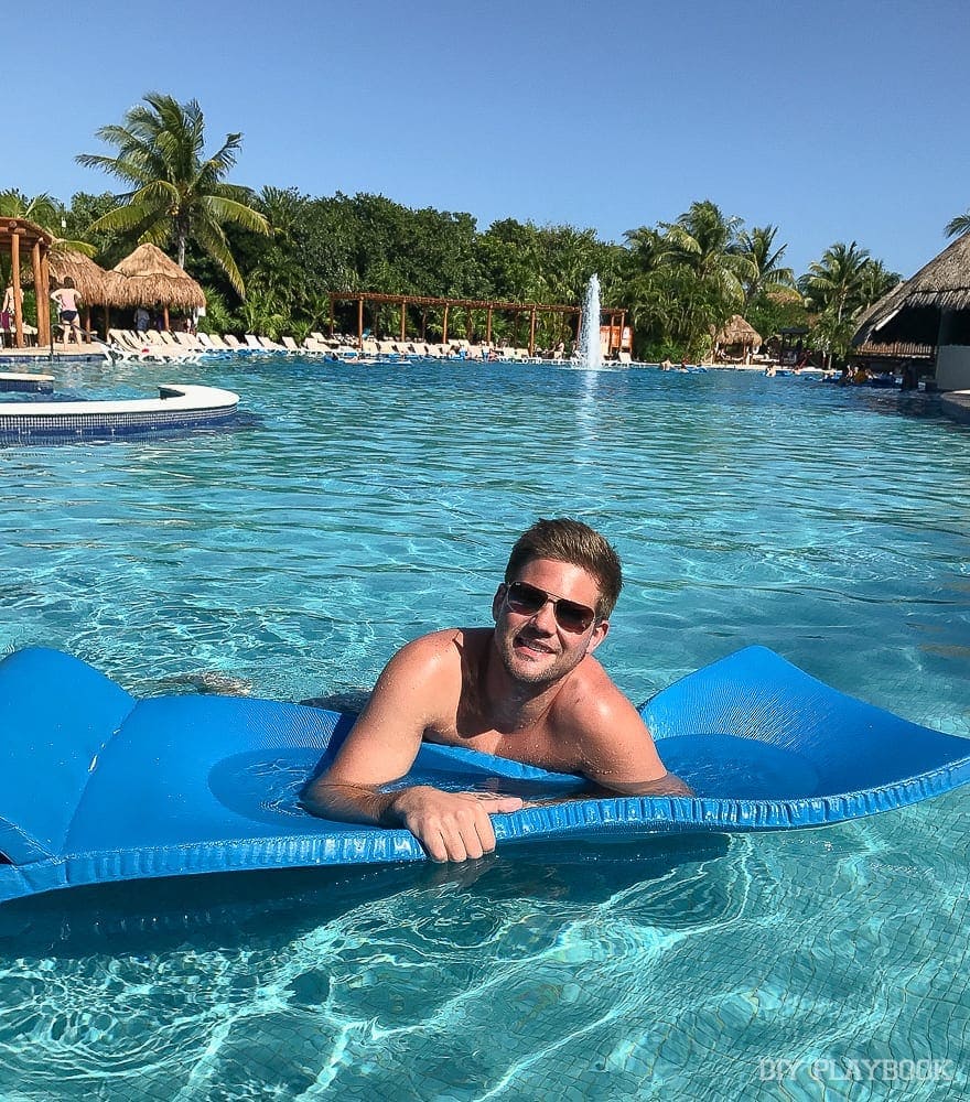 finn-pool-meico