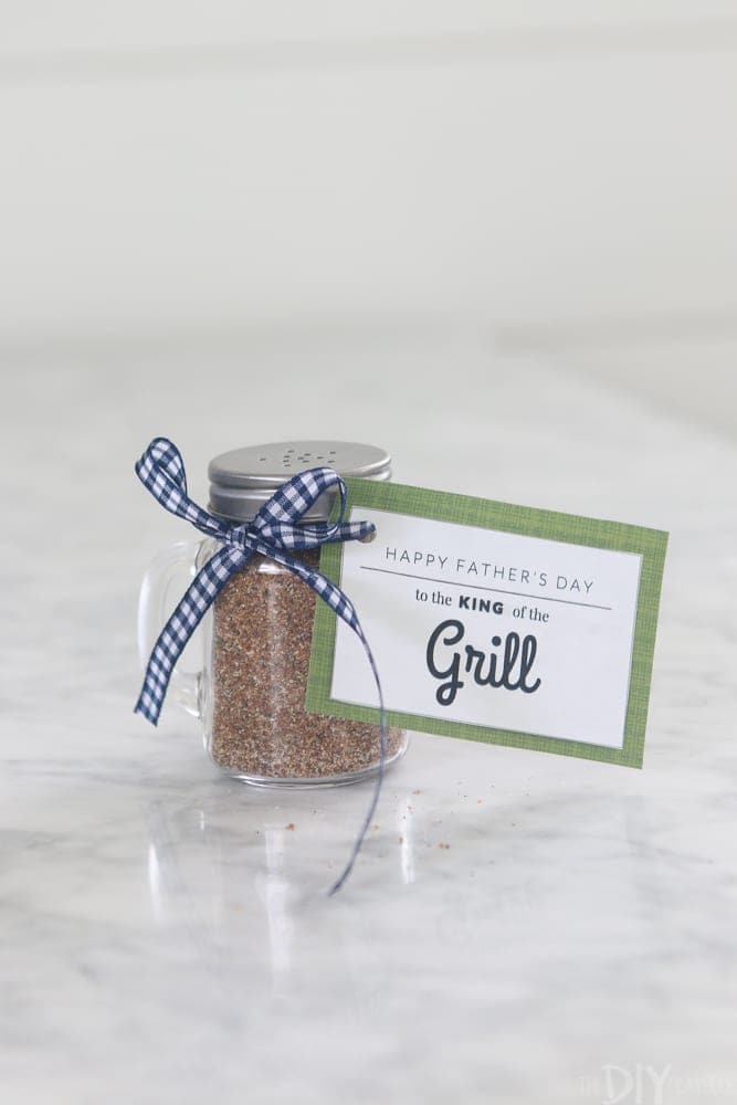 Easy BBQ Rub Recipe (a Super Easy Father’s Day Gift Idea!)