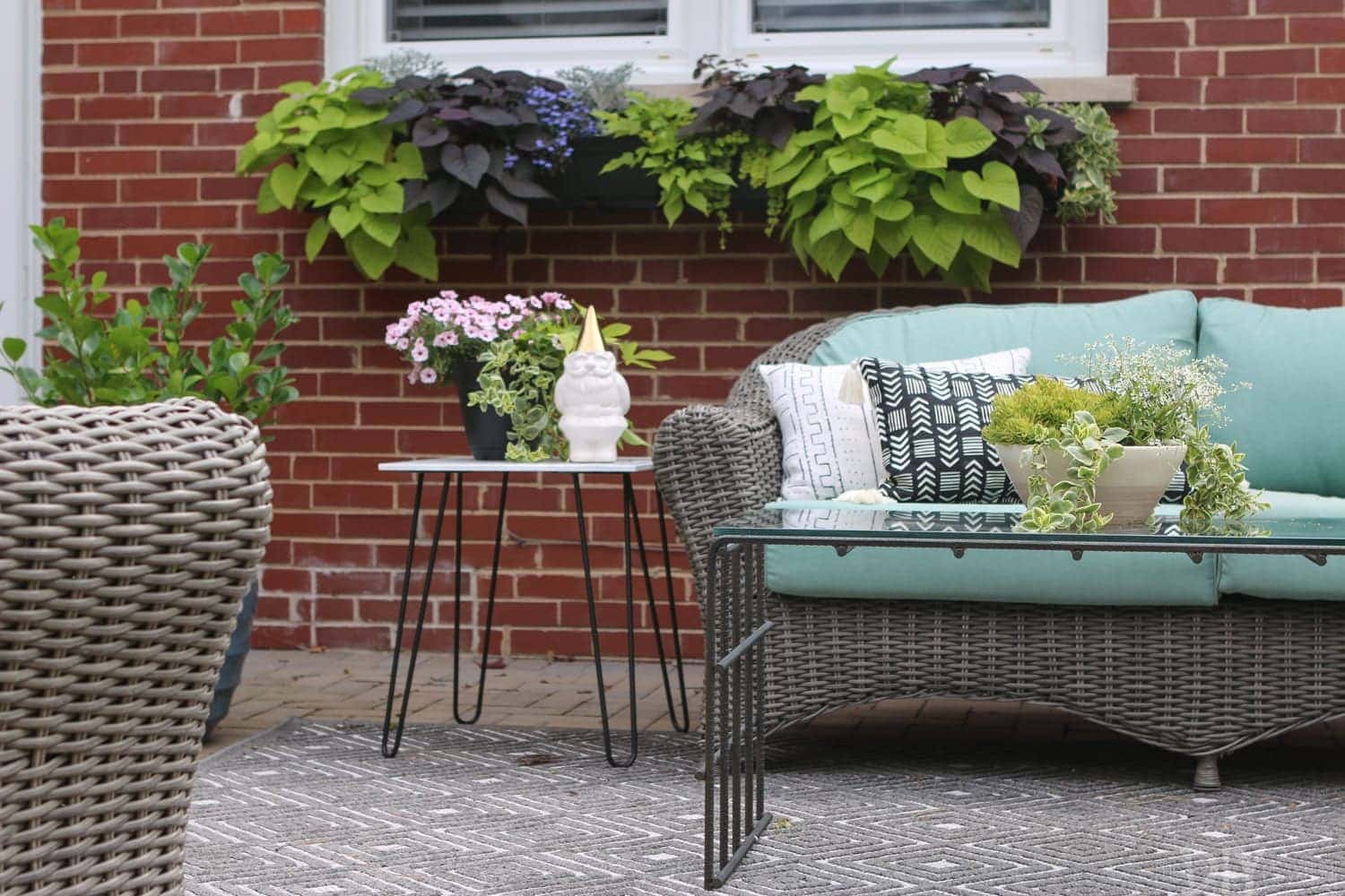 Outdoor_Patio_Furniture_Plants