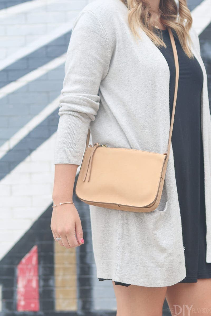 The color and zipper really drew me to this purse