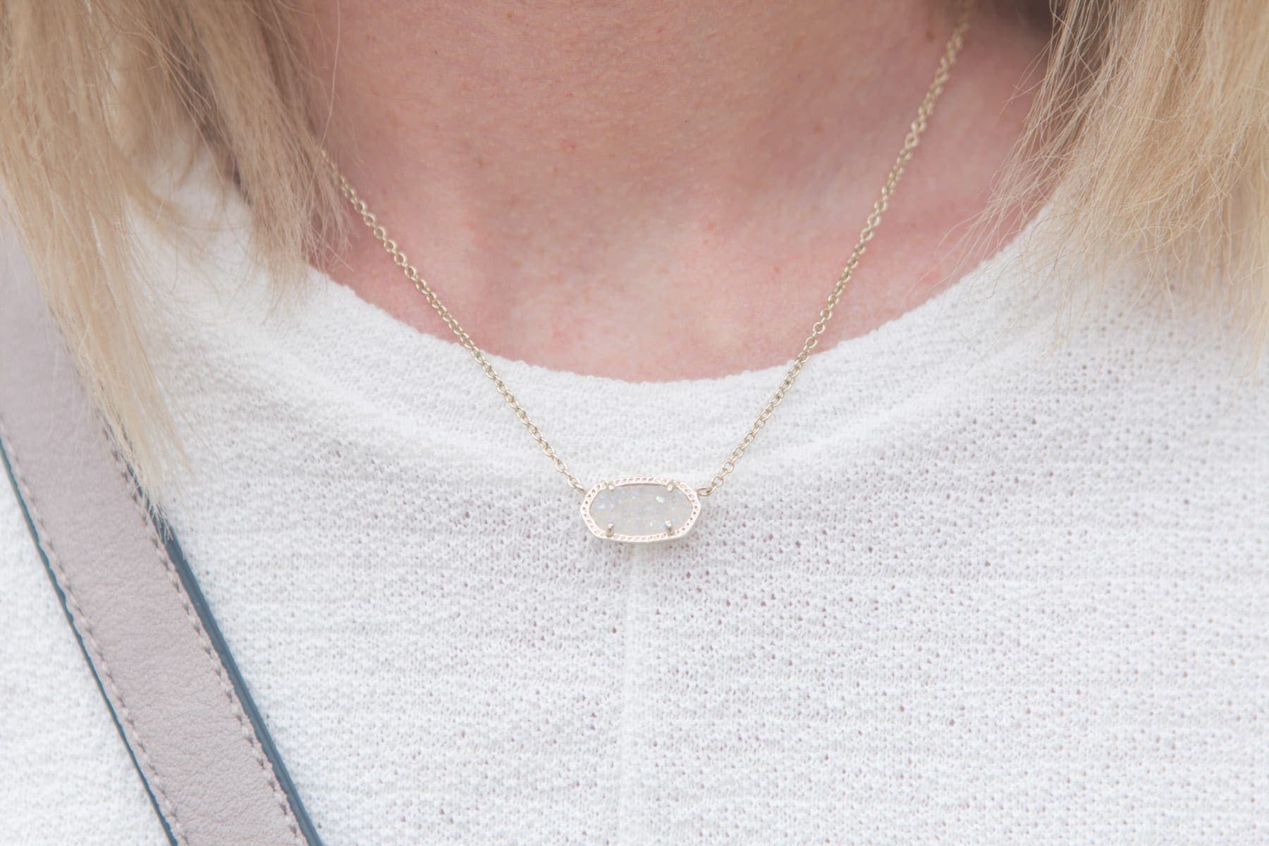 This delicate necklace is a must have- dainty, elegant and neutral, it matches everything.