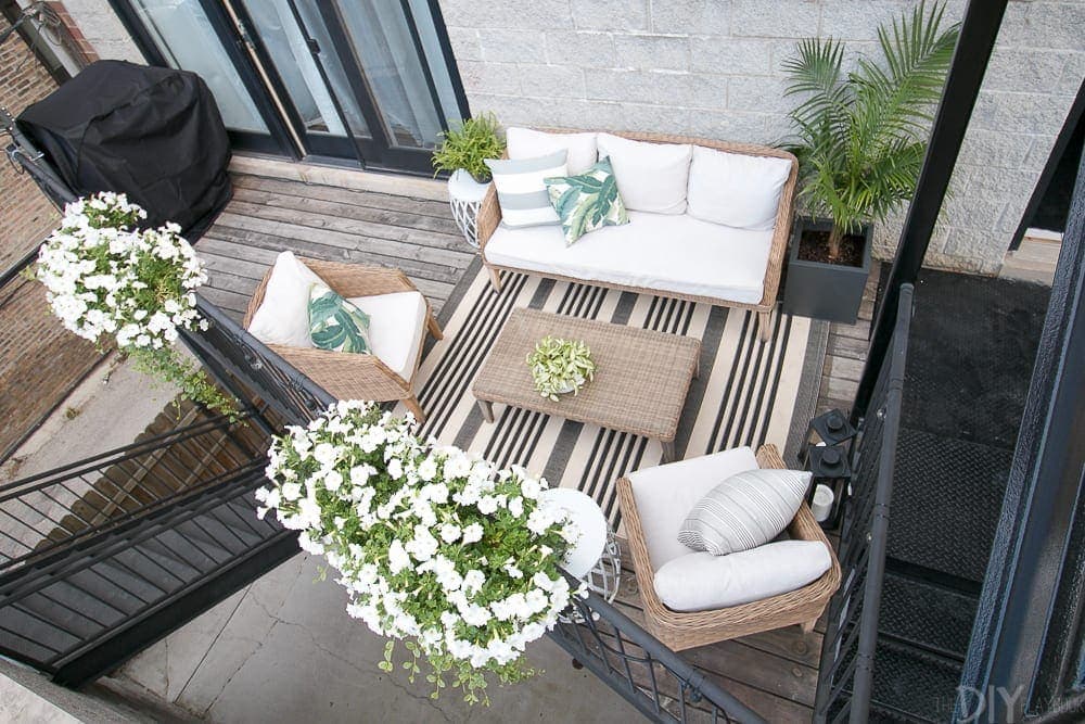 overhead-balcony-city-patio