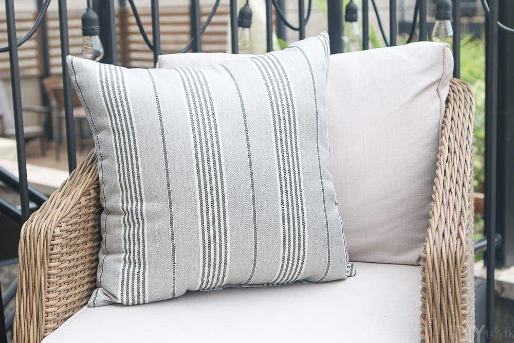 outdoor-pillow-patio