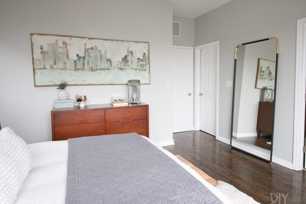 Mirror facing a bed is bad feng shui