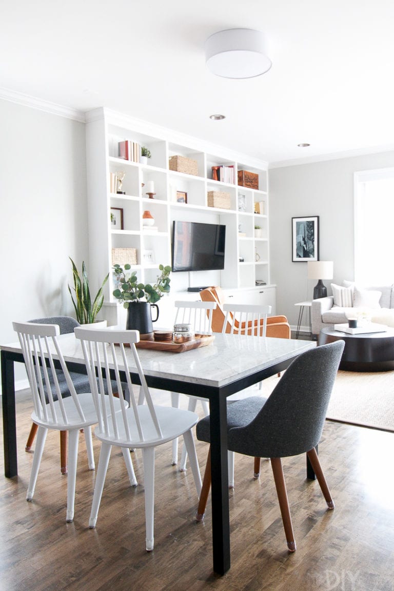 Choosing The Right Throw Pillows for a Gray Couch