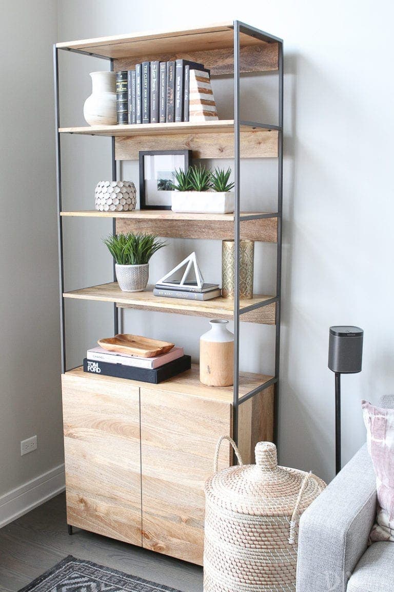Reader SOS – How to Style Bookshelves + More