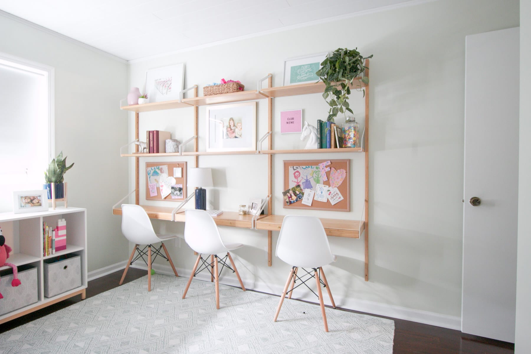 A light and bright kids' space with room for playing. 