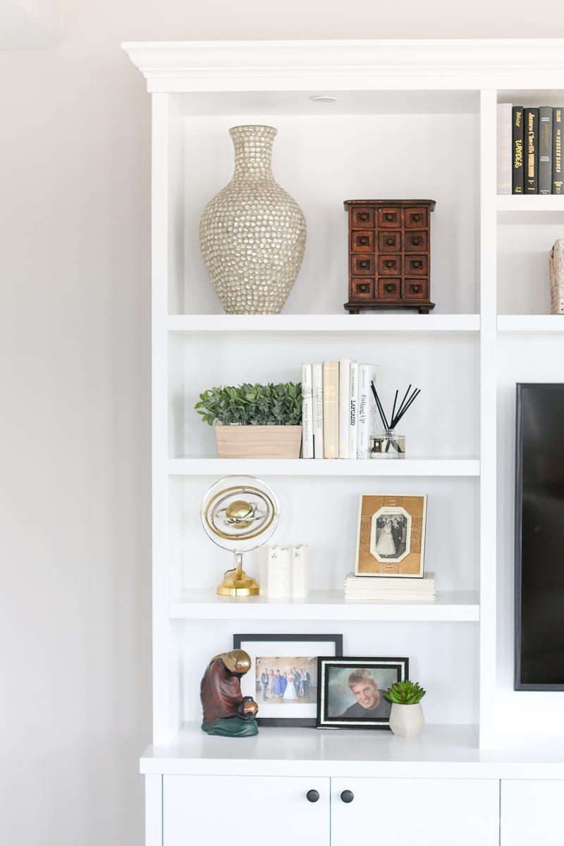 Home decor tips to decorate built-in shelves