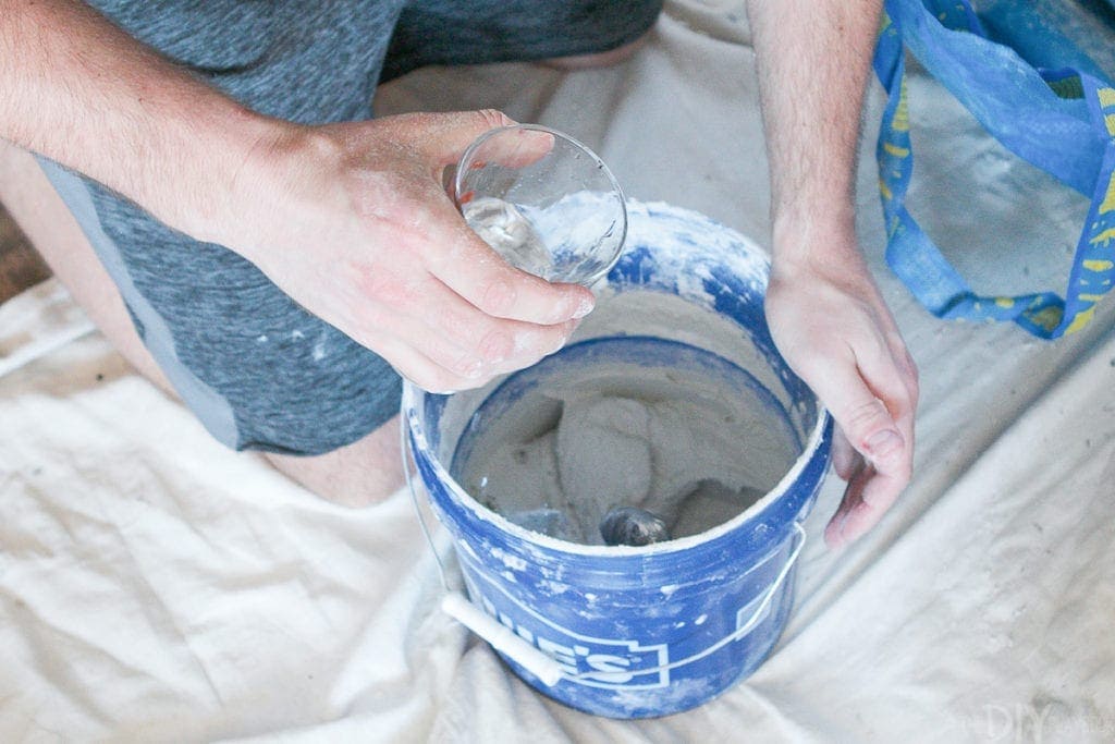 Mixing up thinset mortar for tiling