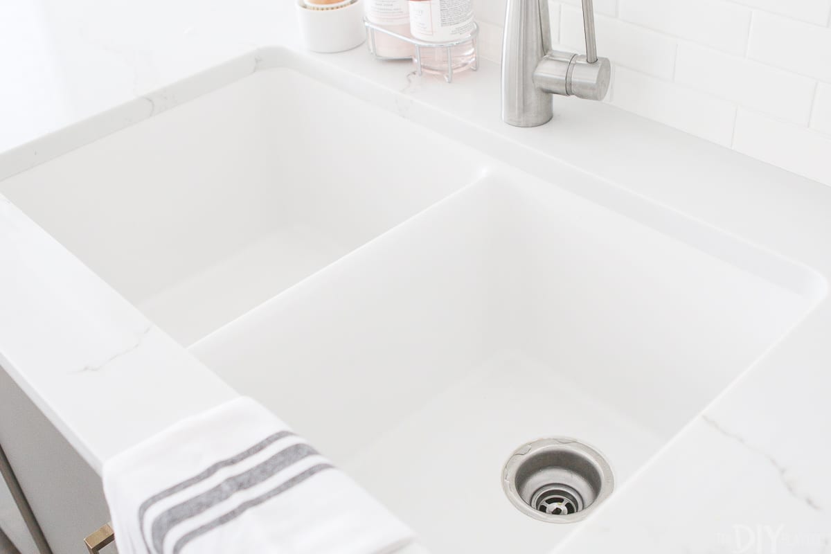 A quartz double-sink in the color Ricotta. 