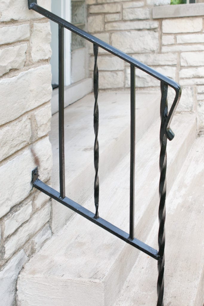 an updated railing with no more spirals