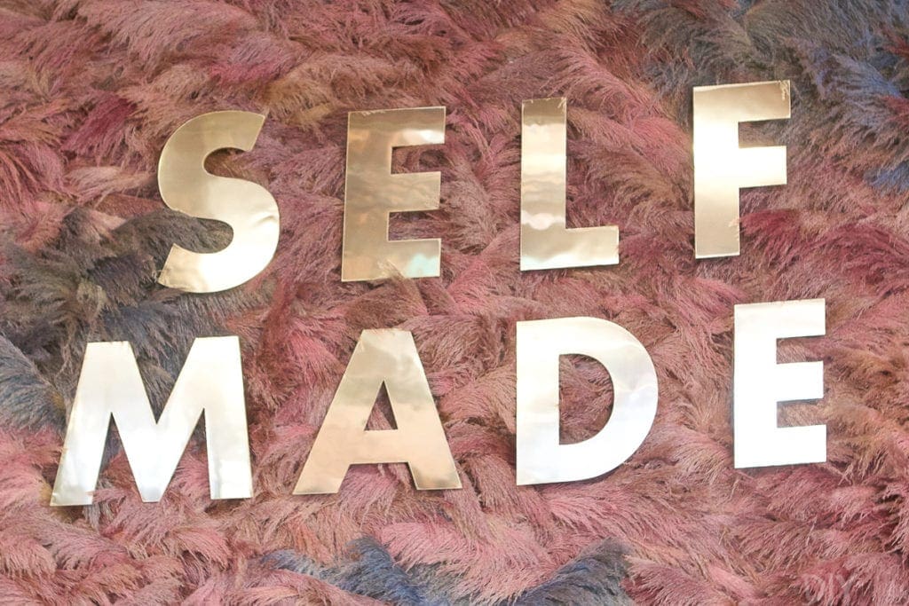 Self made sign as a full-time blogger