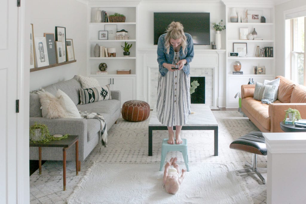 taking baby photos with a cell phone