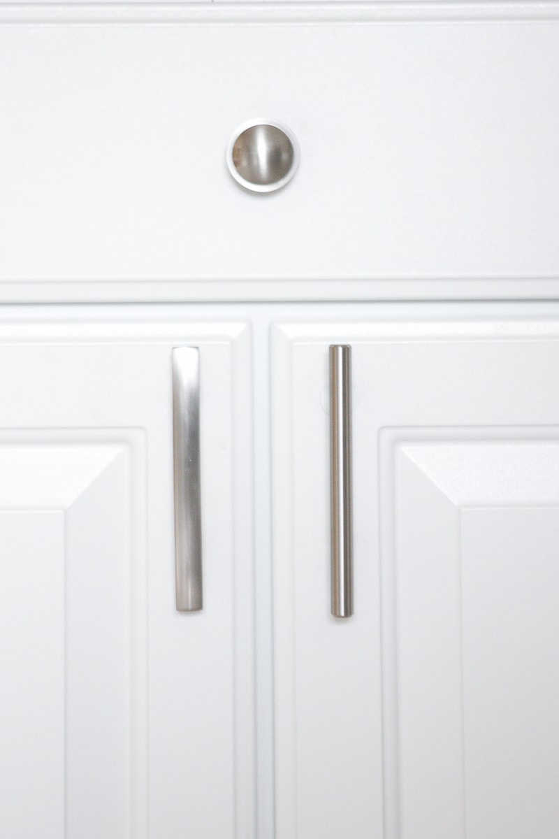 choosing hardware for a kitchen or bathroom with Sample Box