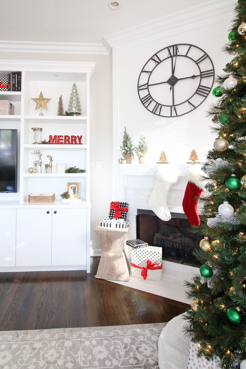 How to decorate a living room for the holidays