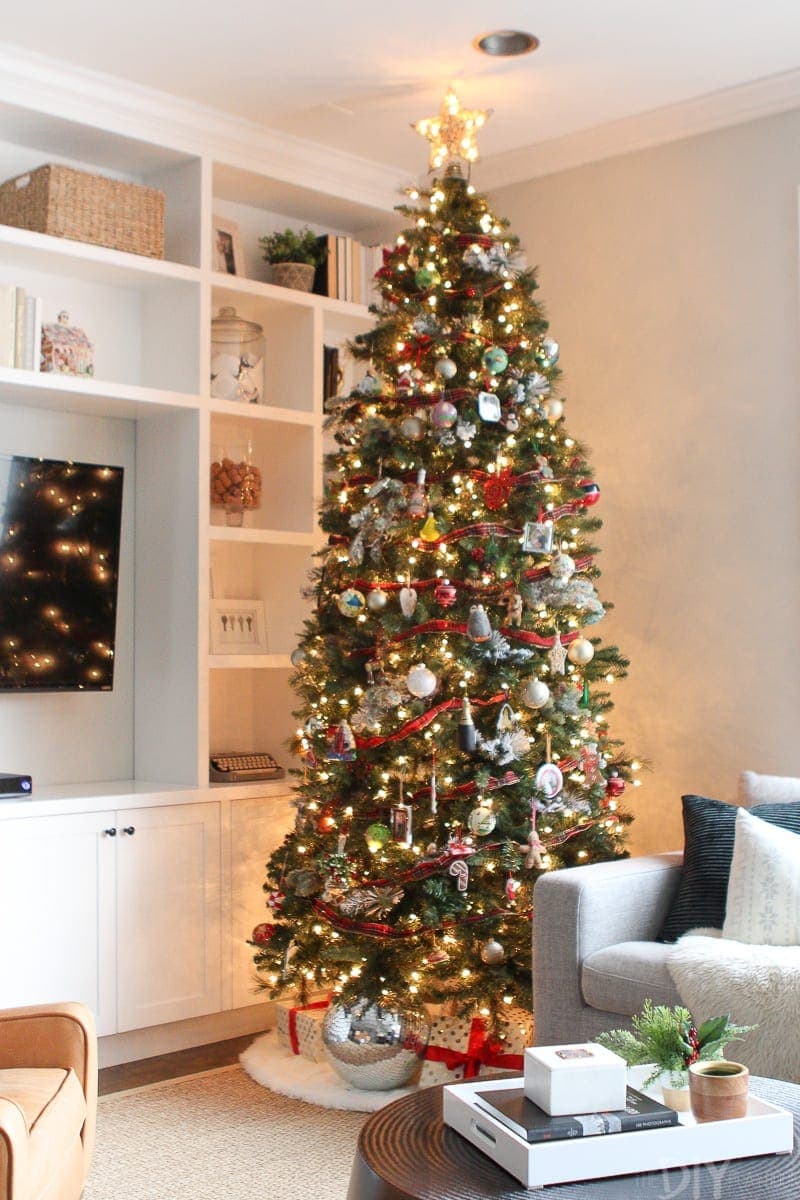 Christmas tree with mismatching ornaments