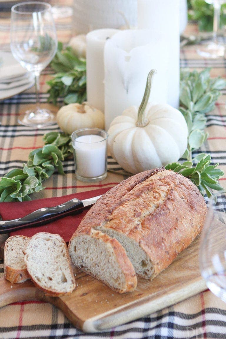 How to Host a Stress-Free Friendsgiving or Holiday Party