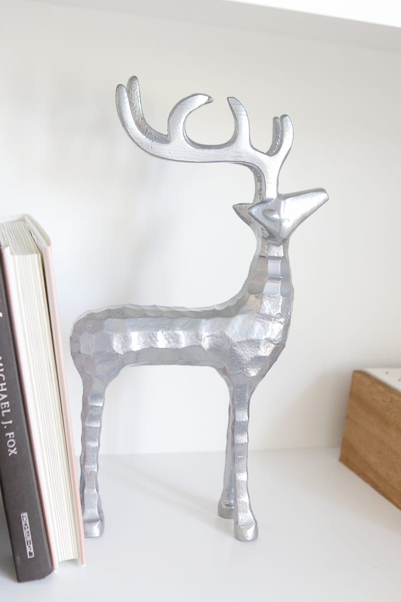 simple christmas shelf decor