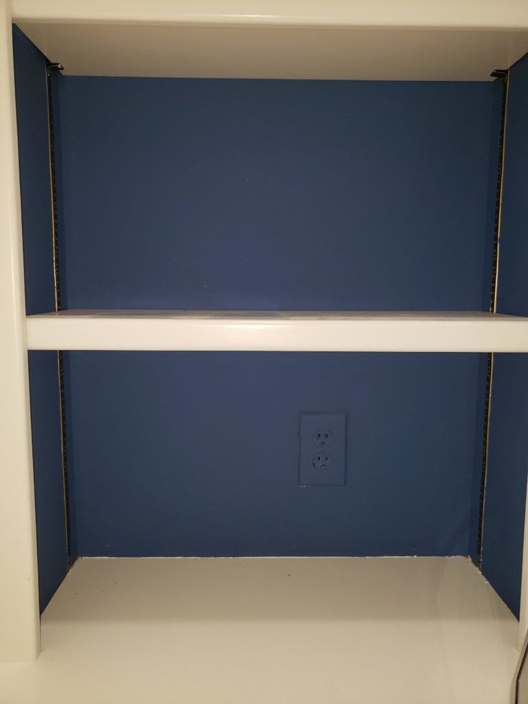 Reader SOS Blue built-in bookshelves