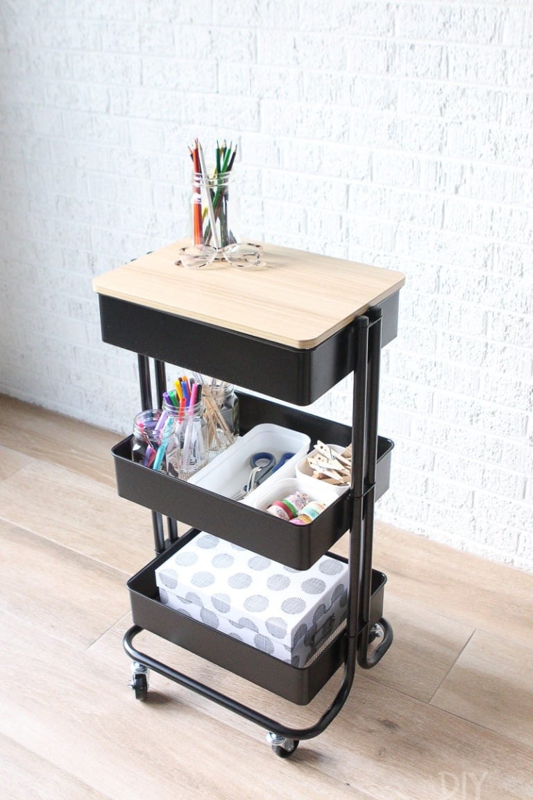 Craft station using a rolling cart