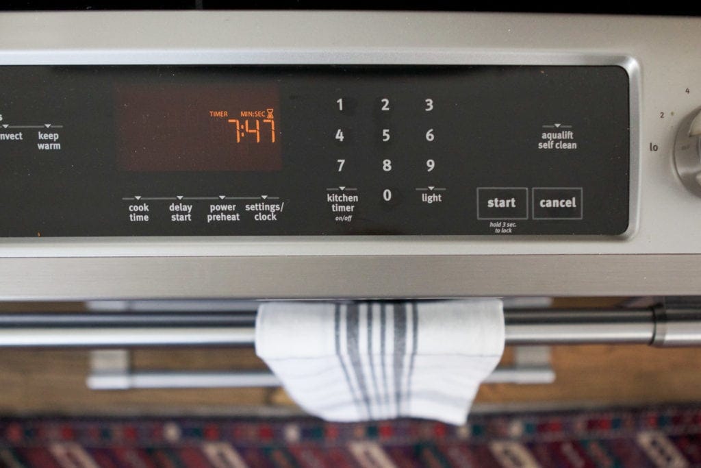 setting a kitchen timer 