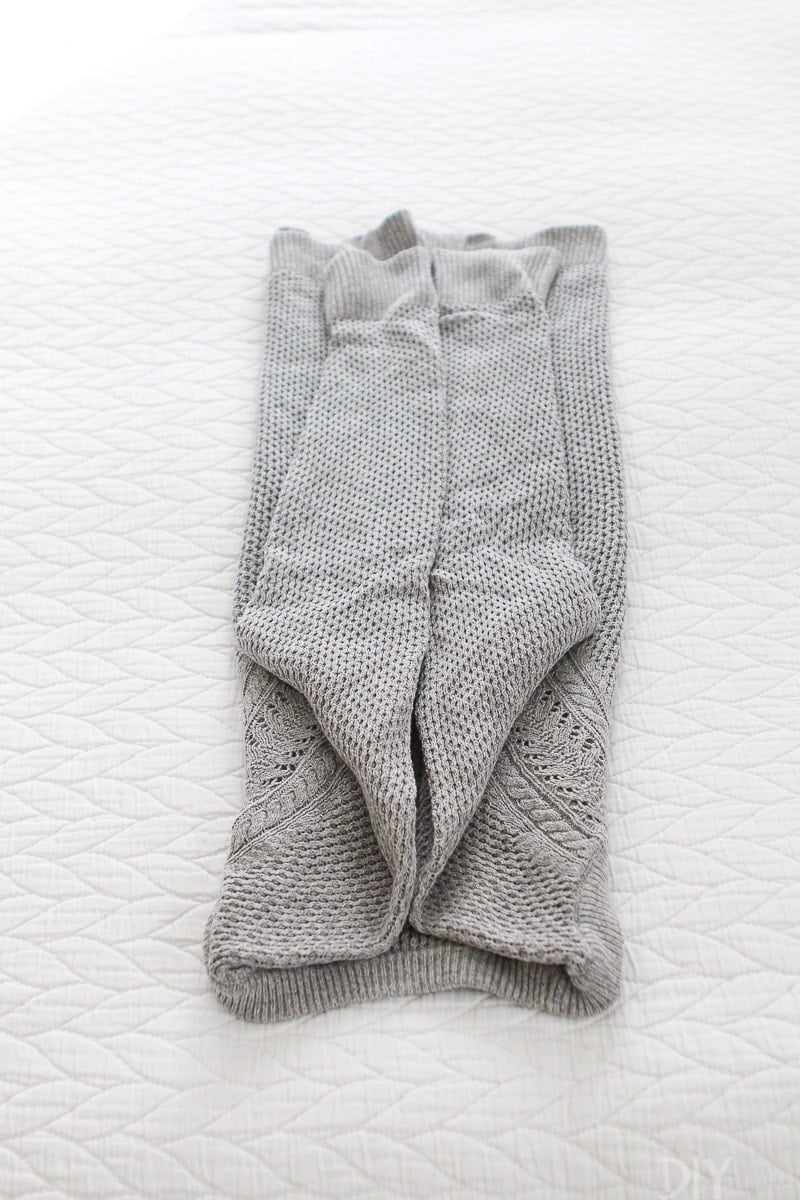 Create a triangle with the arms when folding