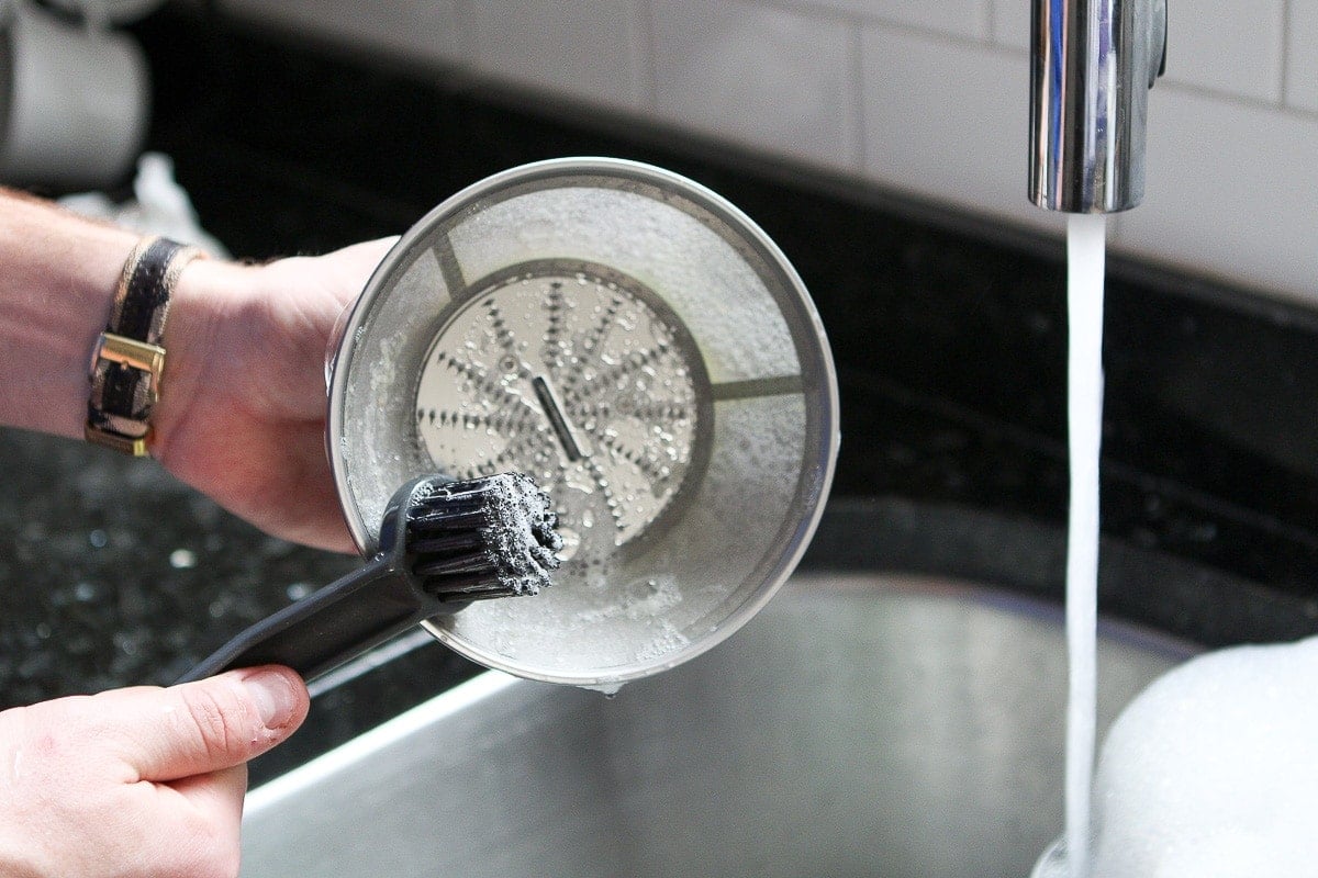 Cleaning a juicer