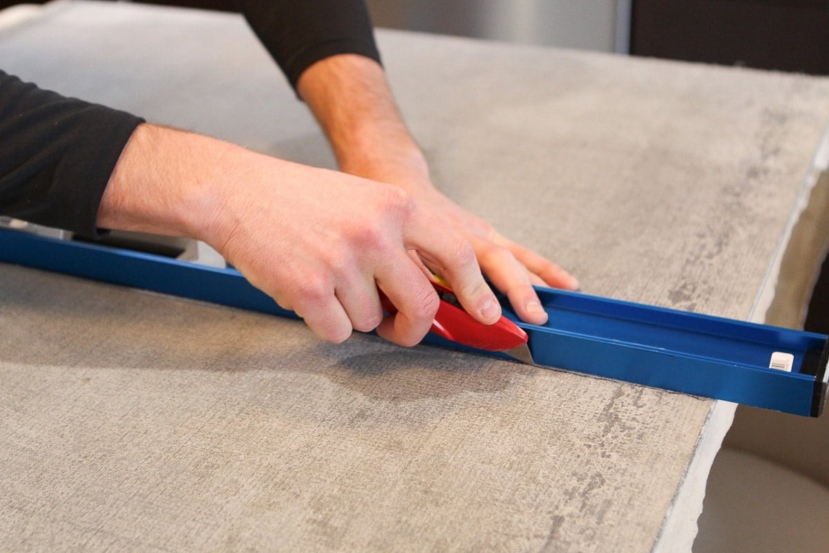 use a cement board to cut cement board