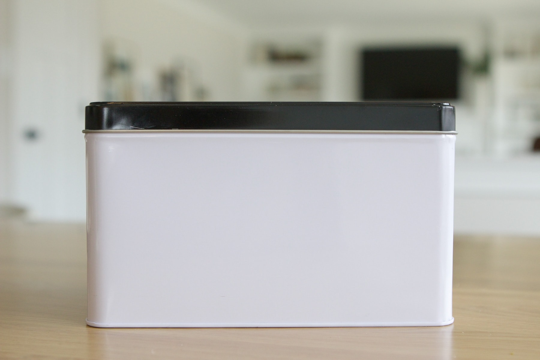 Black and white tin for biscuits