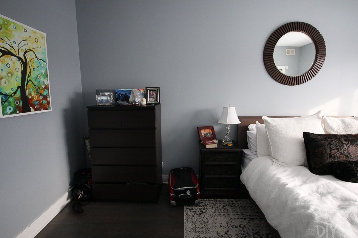 Chicago guest room before 