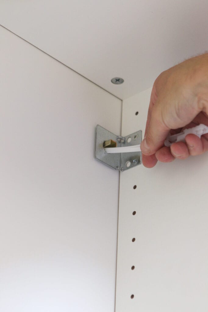 Snapping off the toggle bolt