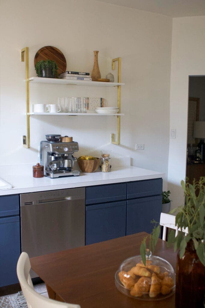 OPen shelving in a kitchen