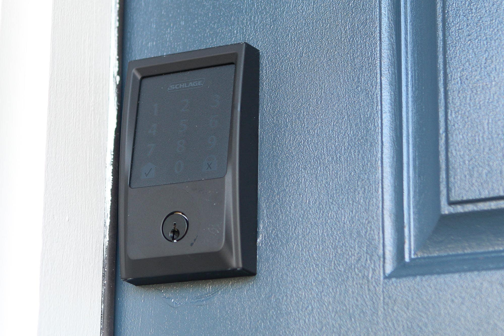 Smart wifi deadbolt