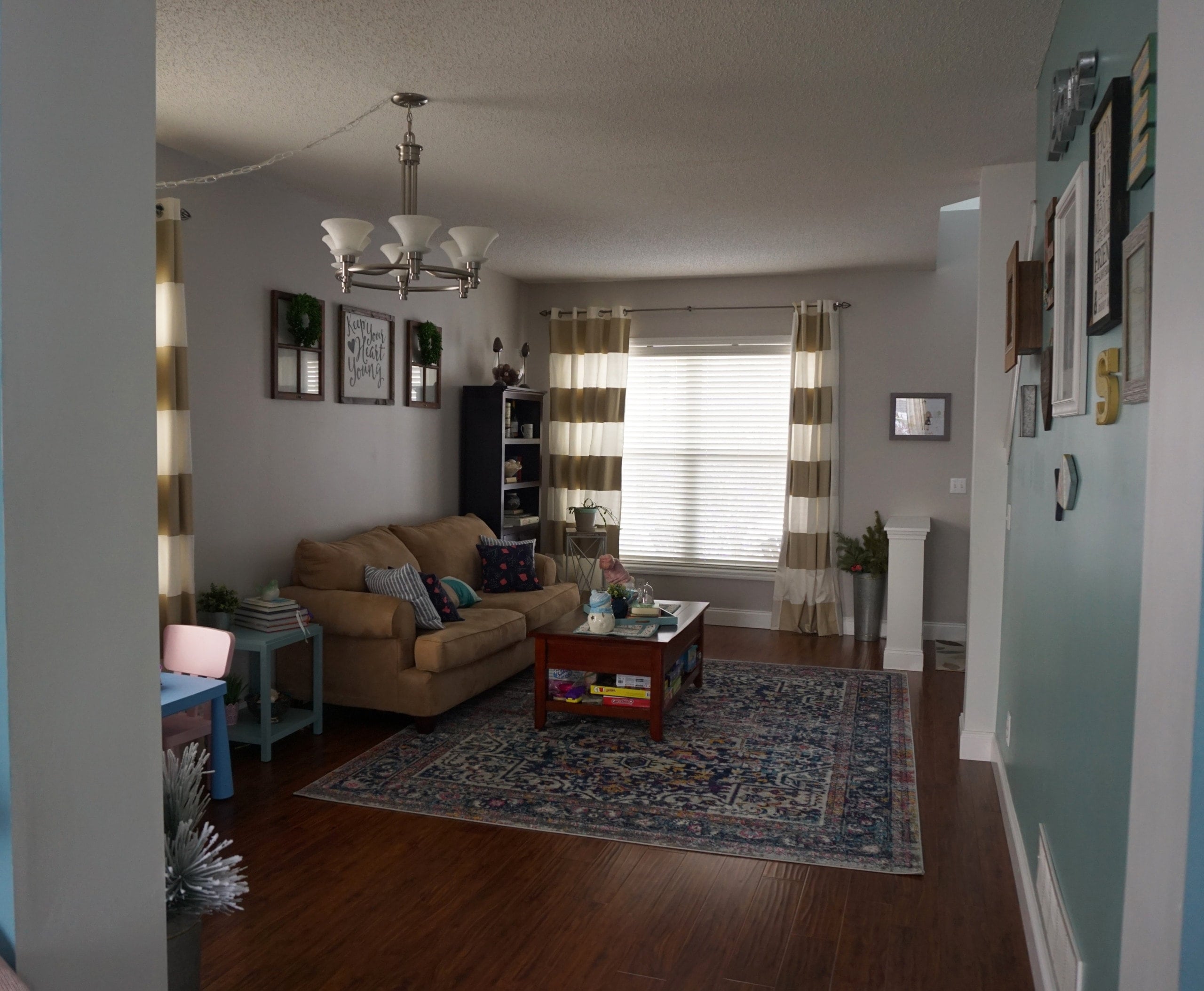 Reader SOS how to create a functional front room