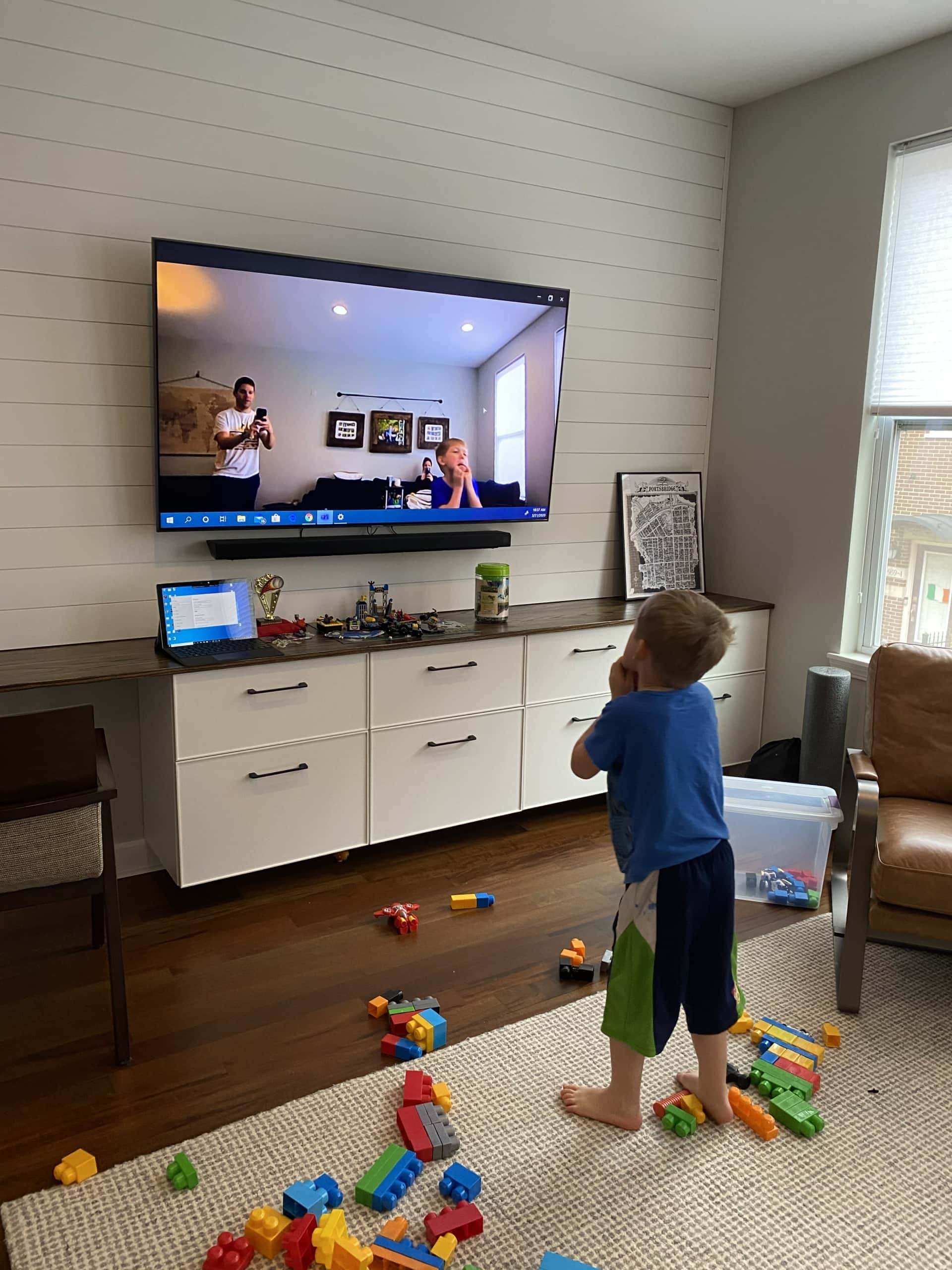 Wireless hookup using Chromecast