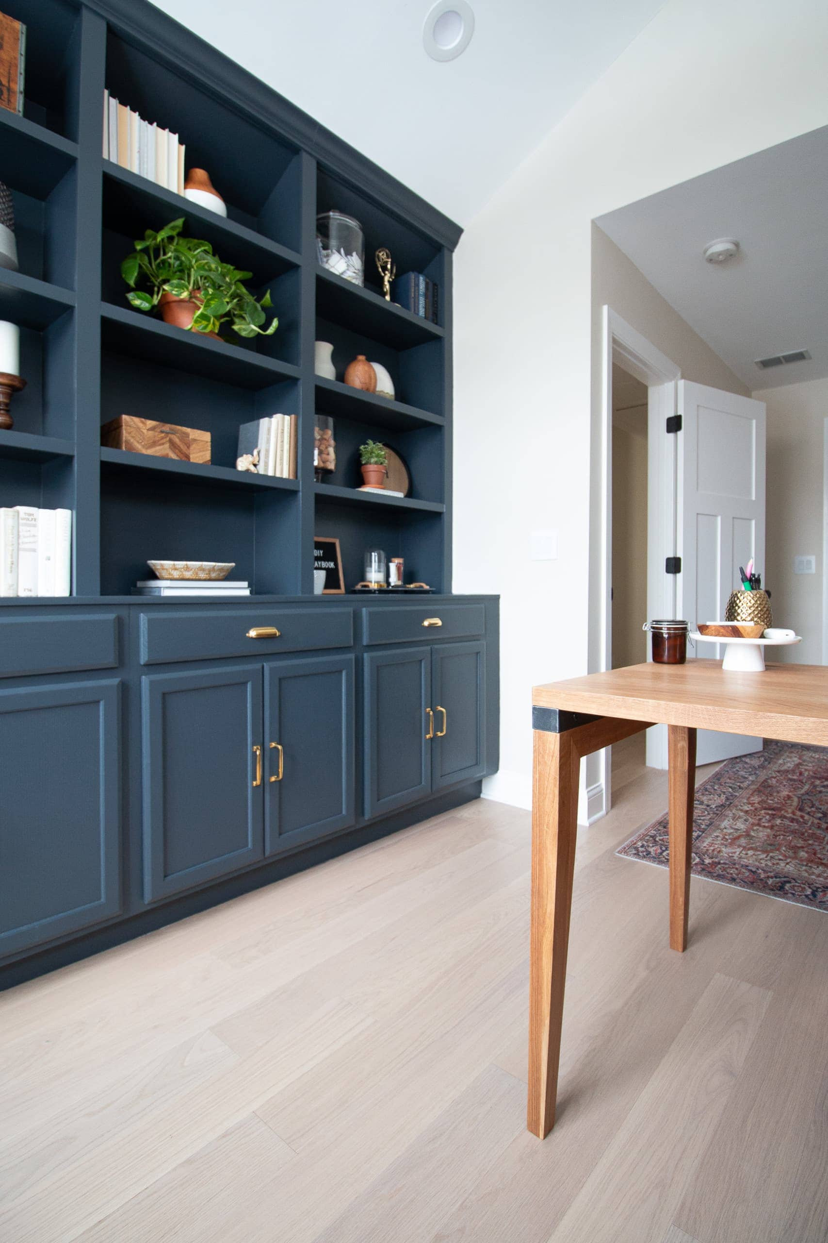 Office makeover with built-in bookshelves