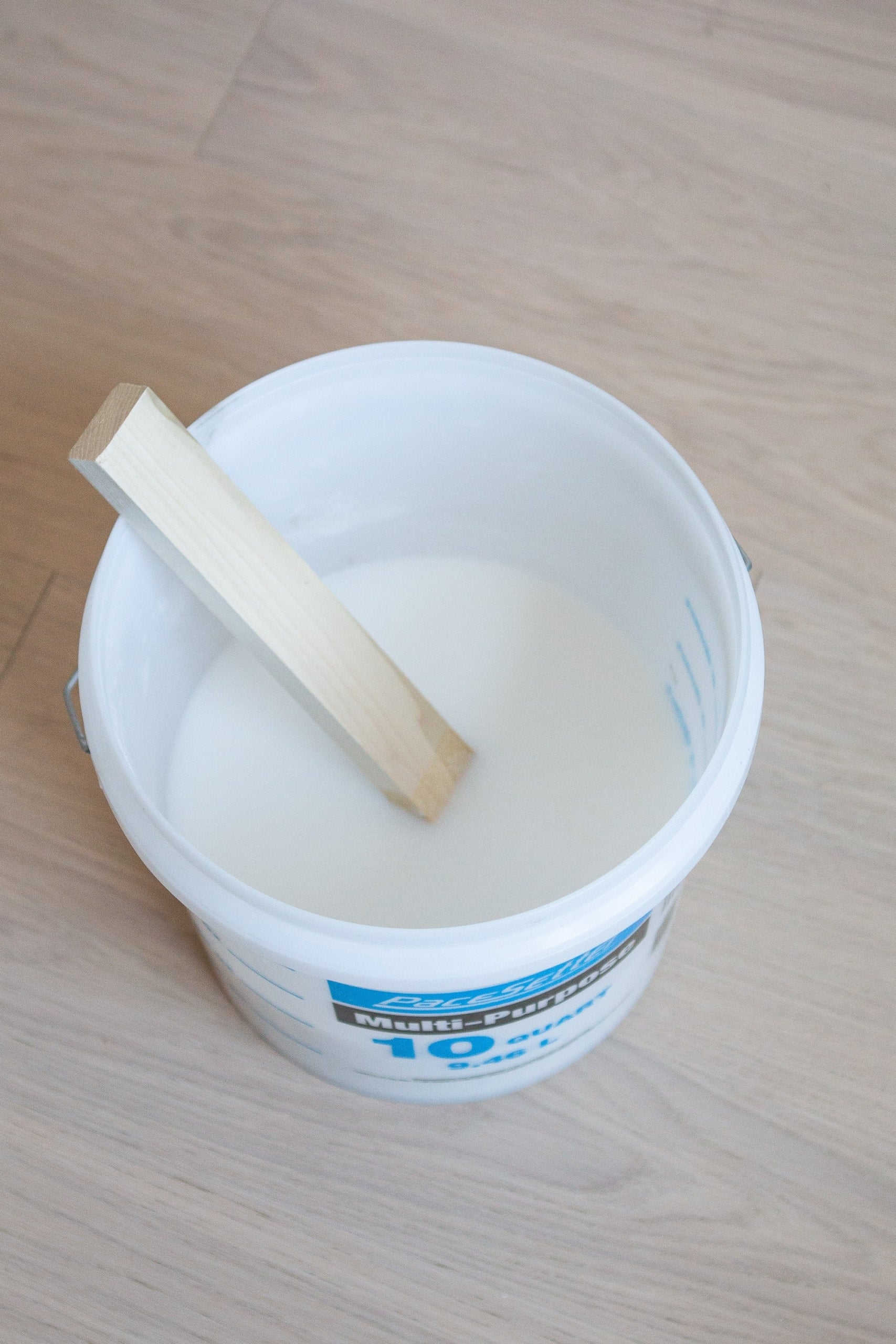 Mix up the glue