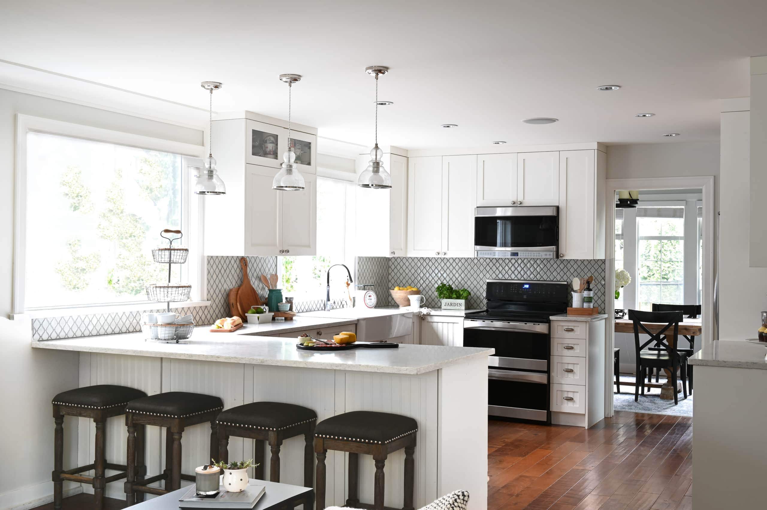 White and bright kitchen