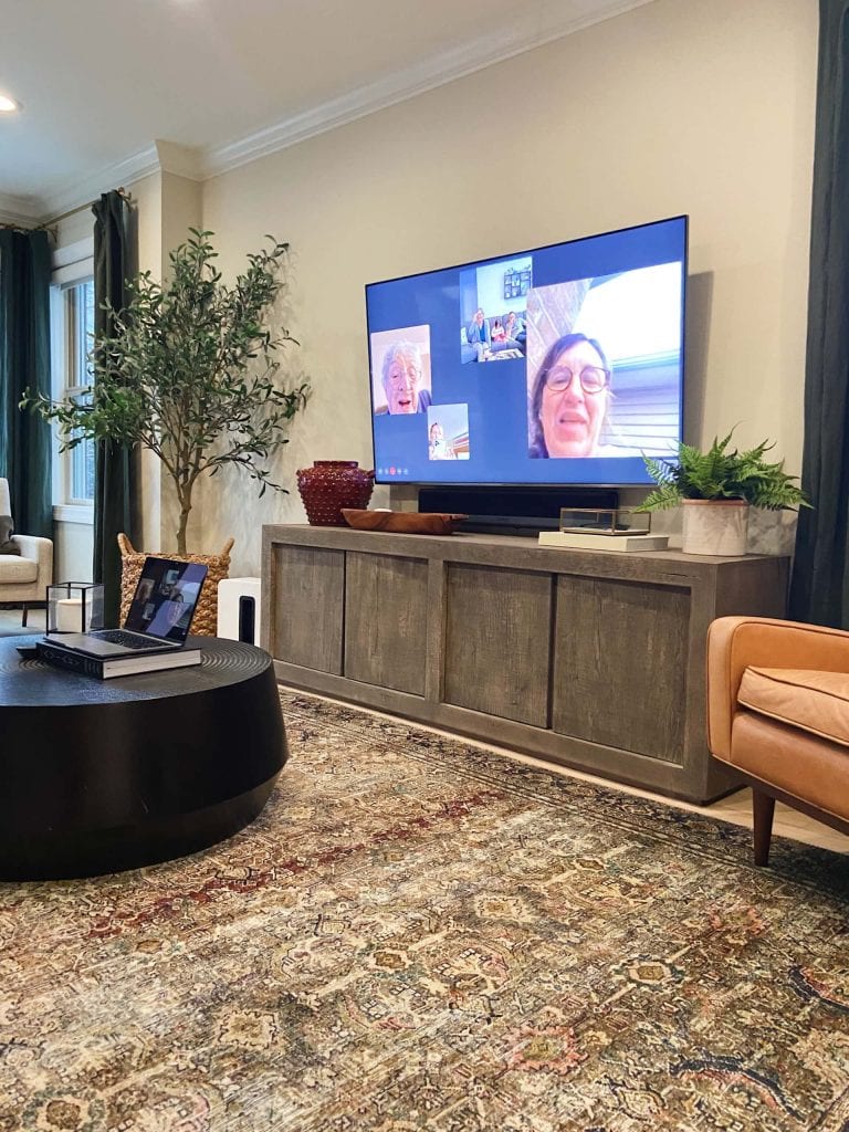 How to host a family virtual game night
