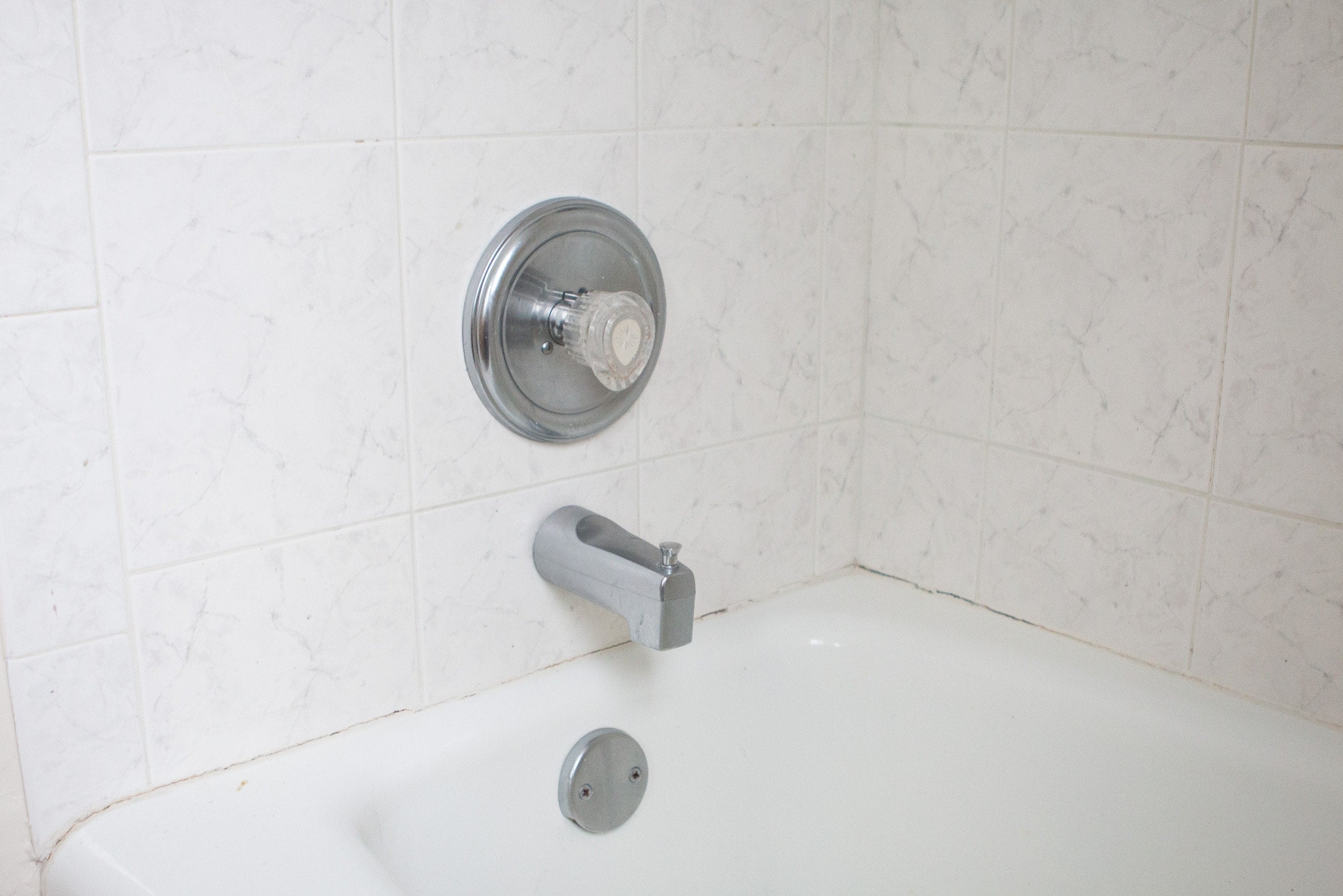 How to recaulk a bathtub, the before photo