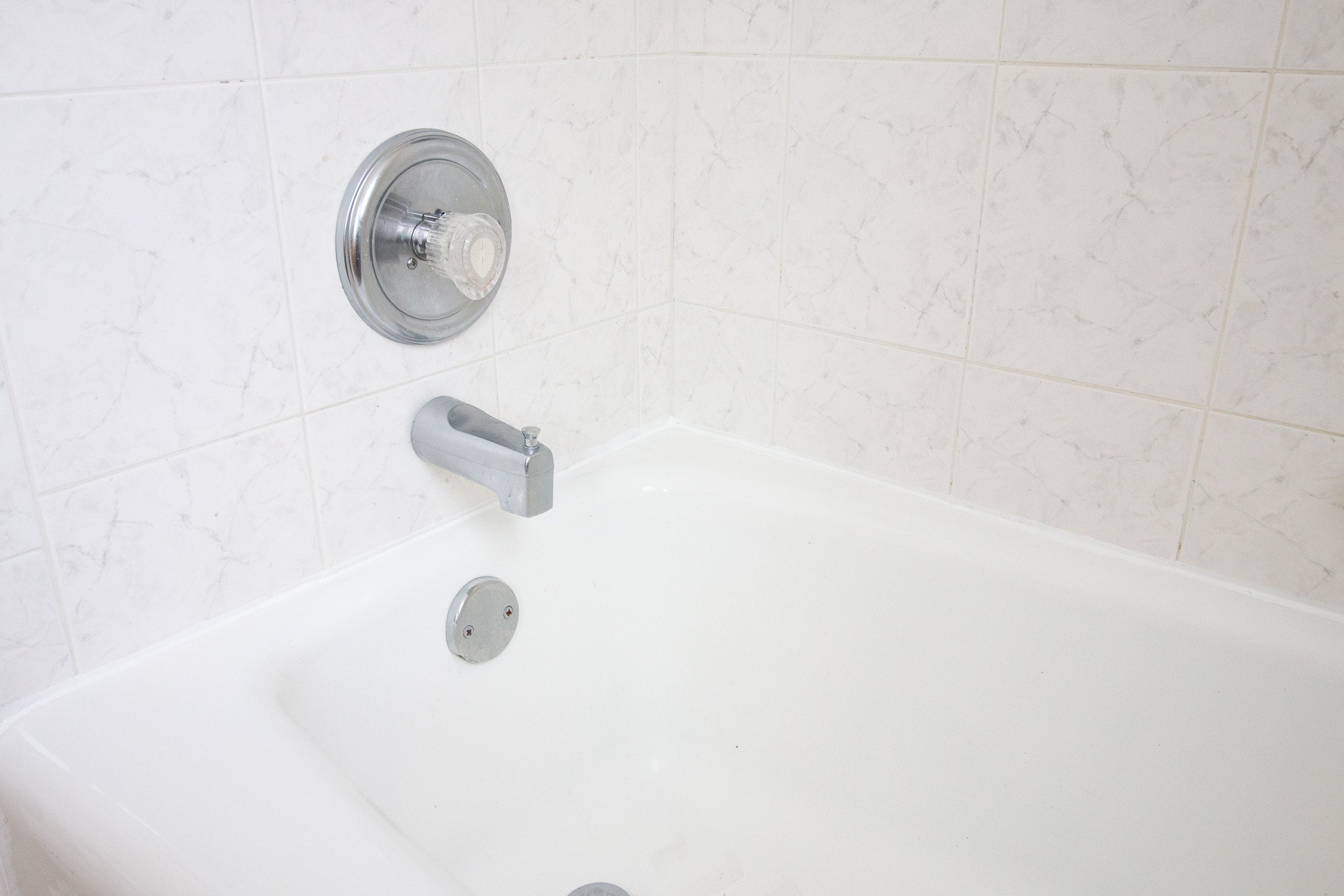 Caulking a bathtub