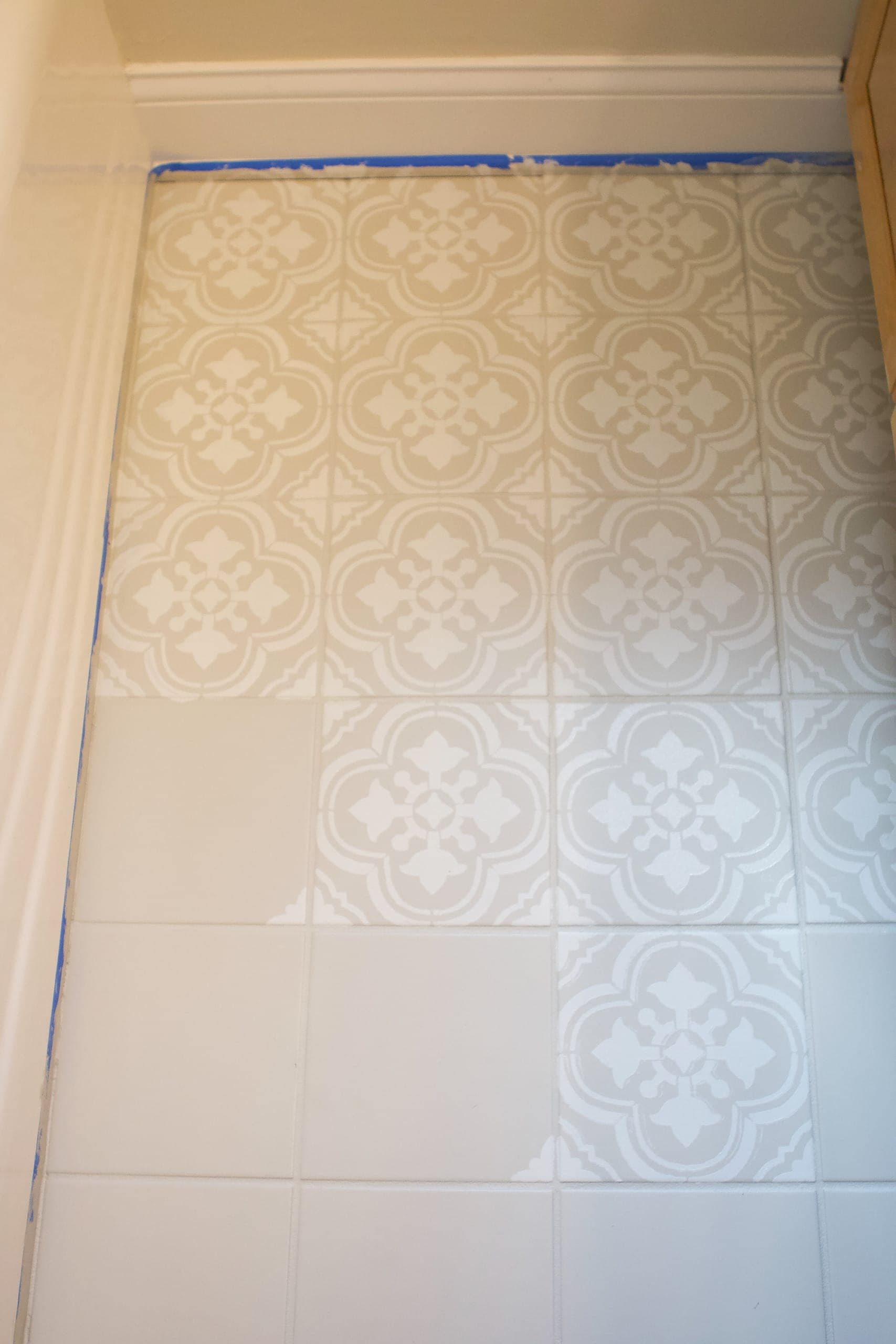 How to paint bathroom floor tile with a stencil