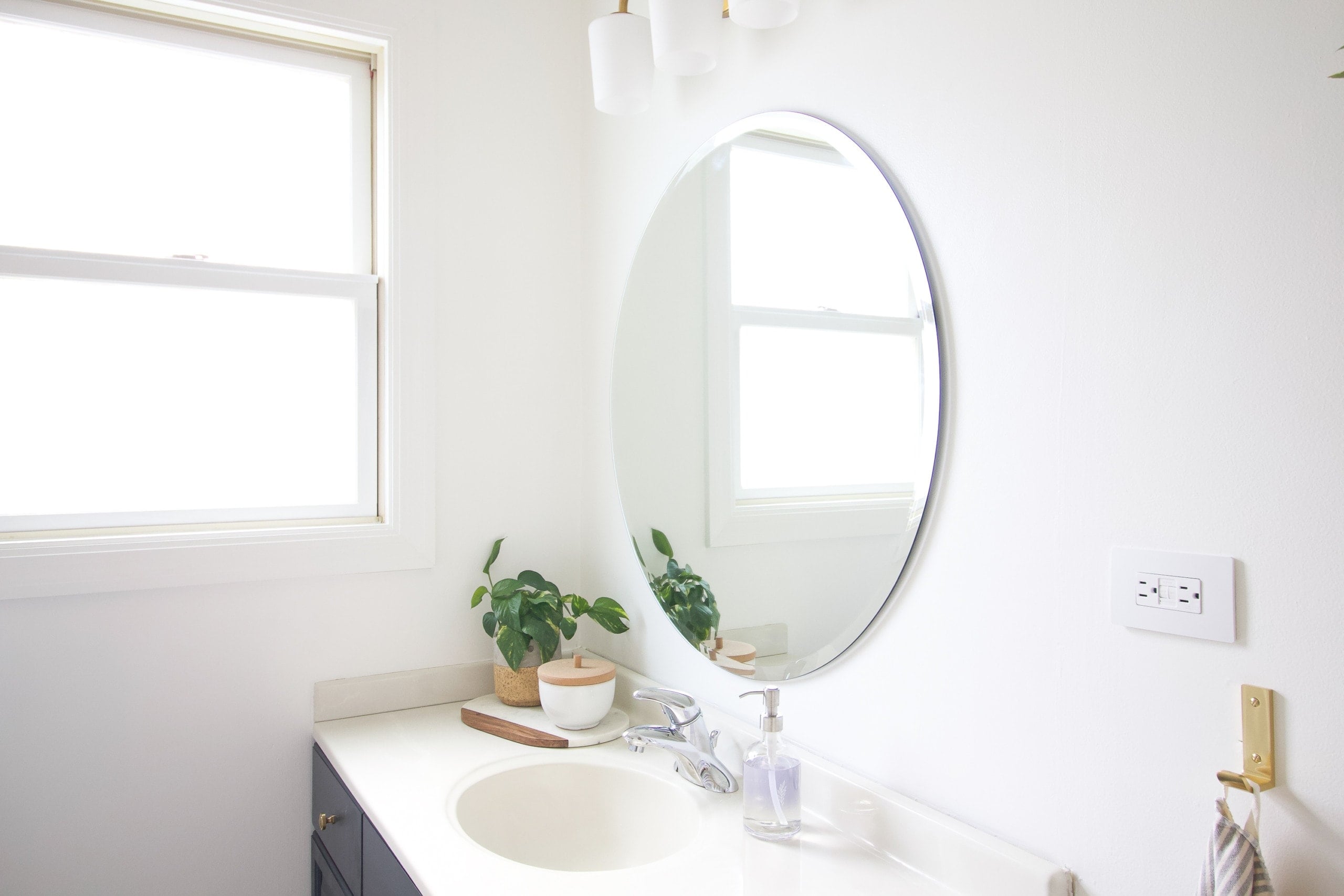New mirror and light fixture